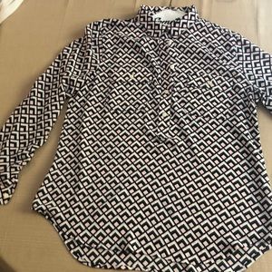 Loft blouse, can be worn as long sleeve or cuffed